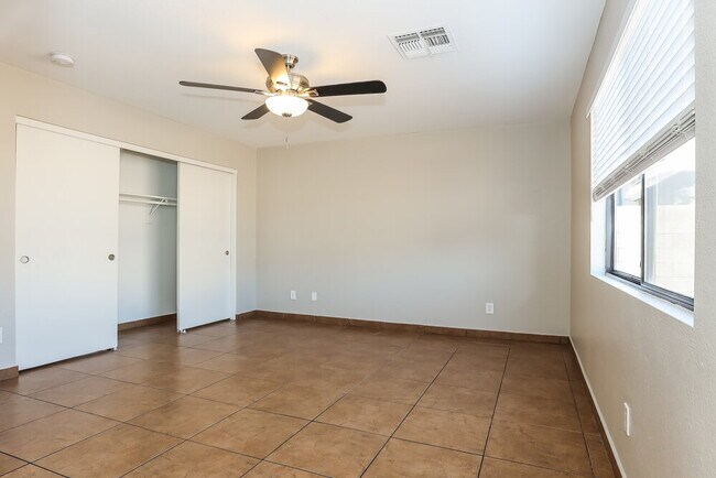 Building Photo - 8516 W Elm St