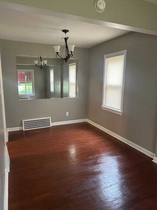 Building Photo - Single family for rent