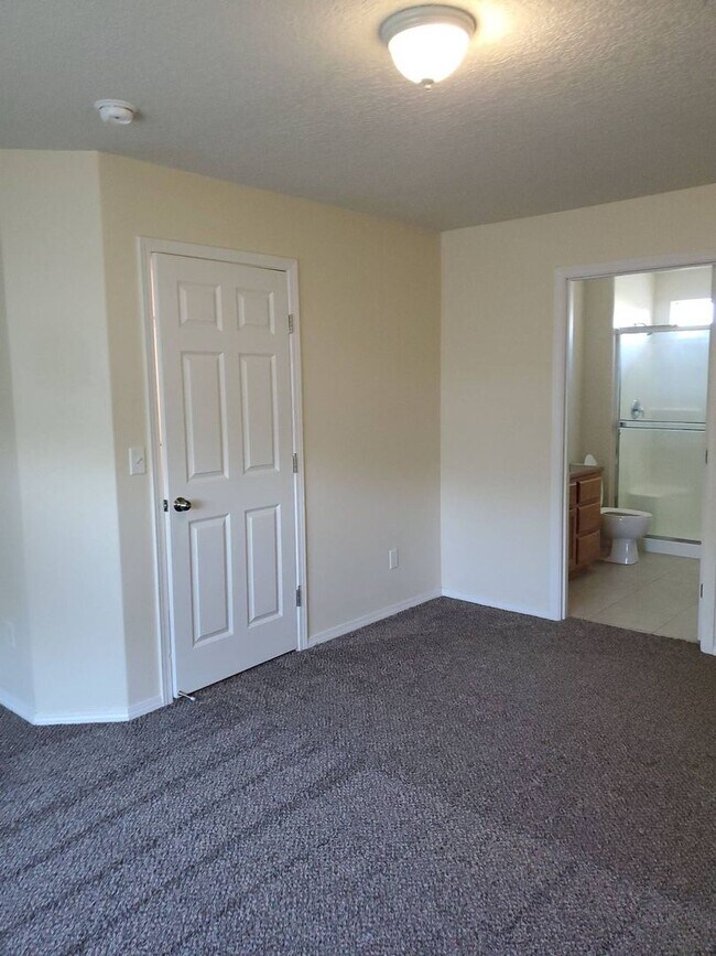 Building Photo - 460 Laguna Dr