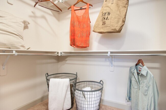 Building Photo - 900 S Broadway