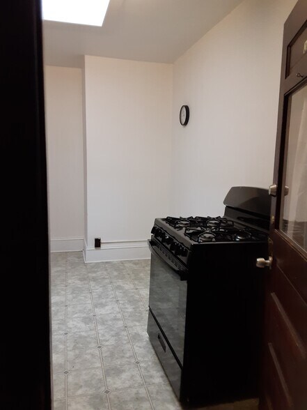 Building Photo - 83 Main St