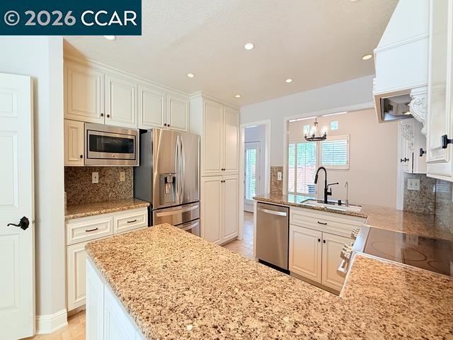 Building Photo - 6220 Lakeview Cir