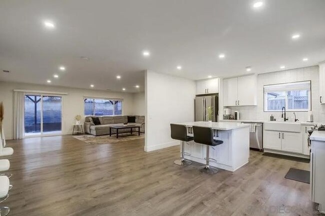 Building Photo - 6964 Mt Vernon St