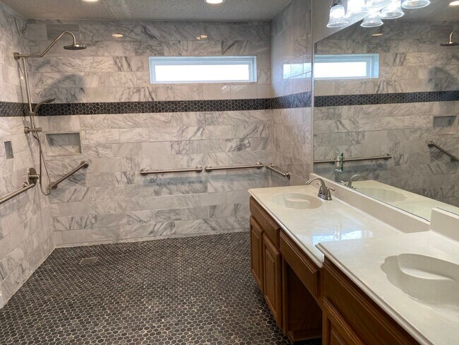 Building Photo - 3136 Braford Dr