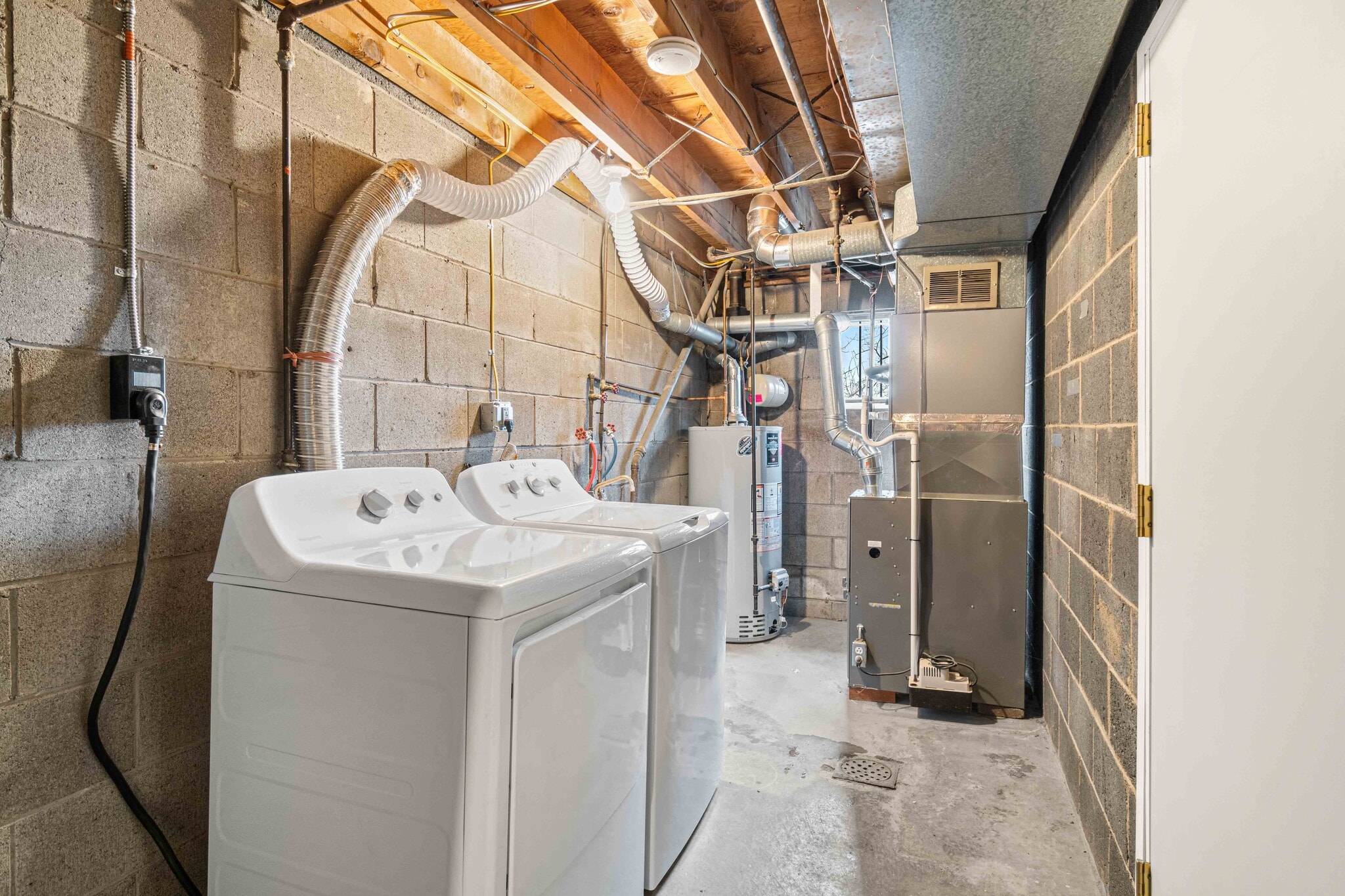Washer & Dryer - 21 Promenade St