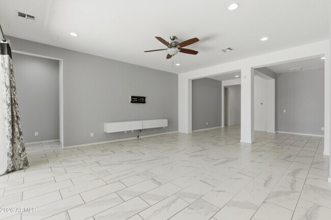 Building Photo - 1083 E Holland Park Dr