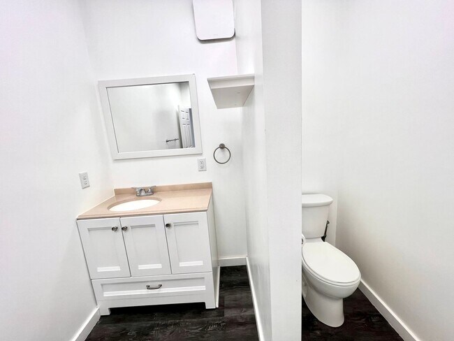 Building Photo - Beaver - Luxury 2 Bedroom, 1 Bathroom, located in downtown shopping district.