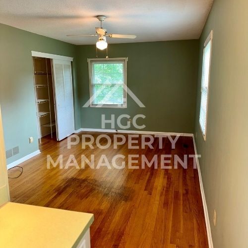 Building Photo - 209 Fairway Dr