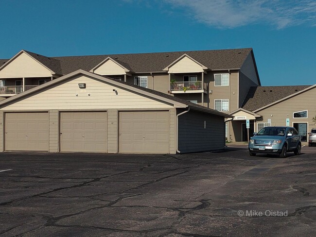 Building Photo - Diamond Valley Apartments