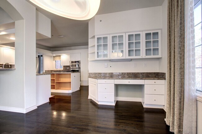 Building Photo - Castle Pines Village Custom Home for lease.