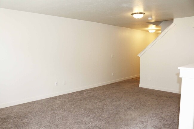 Building Photo - 99 Ashgrove Ln