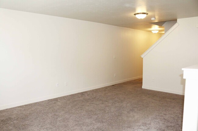 Building Photo - Amazing Townhome in Legacy Ranch!