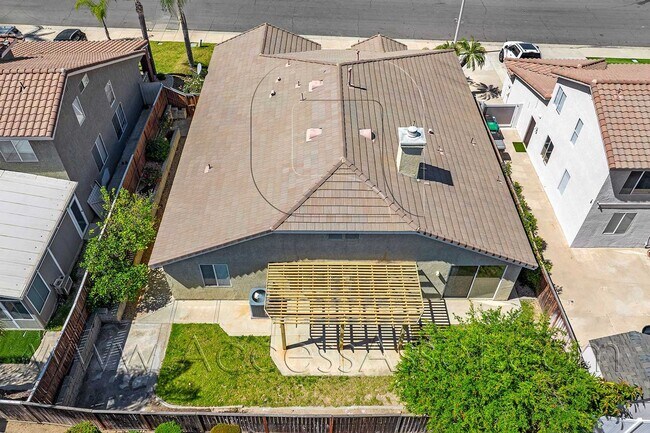Building Photo - 27090 Adelanto Dr
