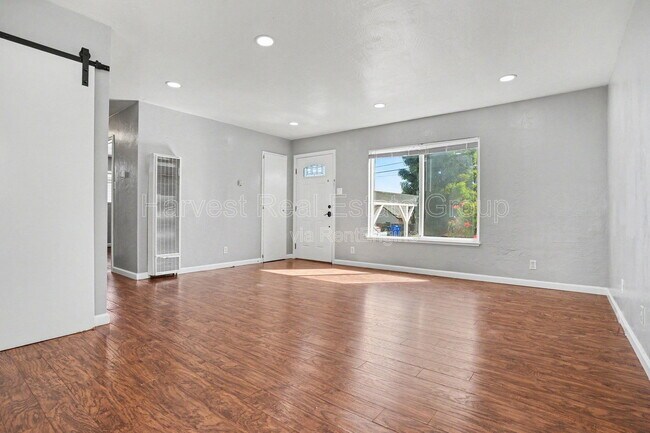 Building Photo - 14772 Midland Rd