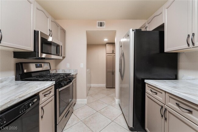 Building Photo - 8449 Majestic View Ave