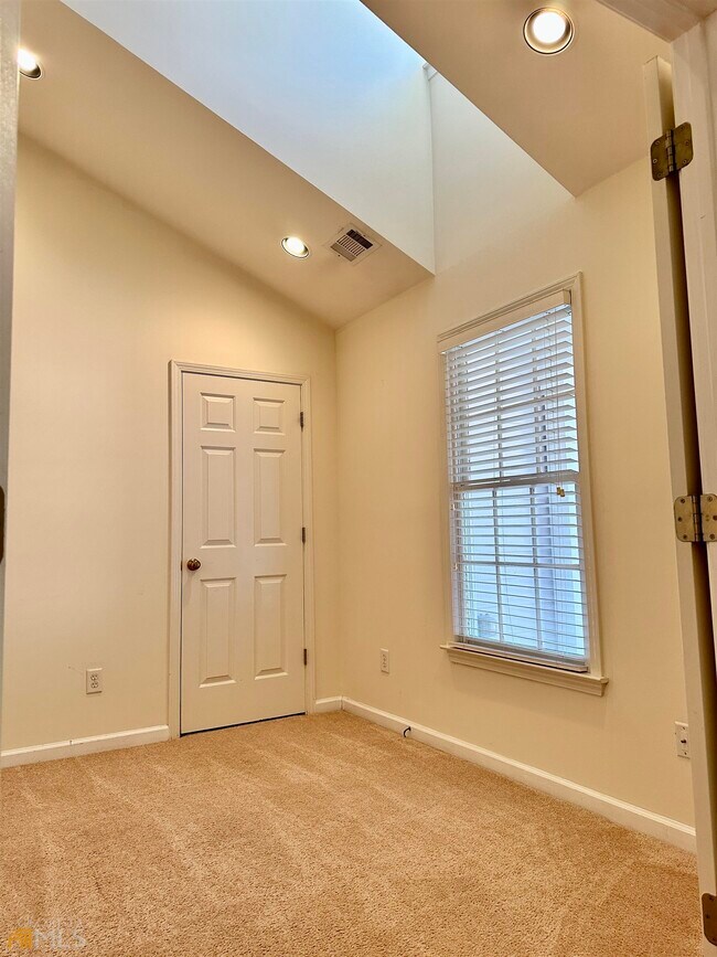 Building Photo - 8595 River Walk Landing