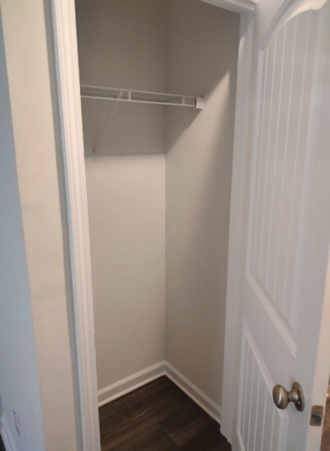 Building Photo - Move in Ready! Easy & Quick move-in process