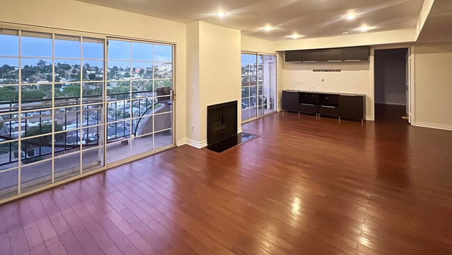 Building Photo - 4755 Templeton St