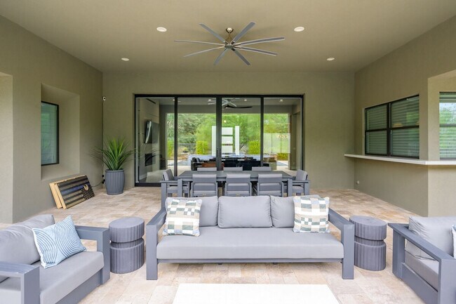 Building Photo - 8742 E Woodley Way