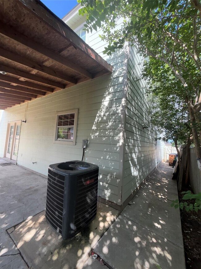 Building Photo - 5600 War Admiral Dr