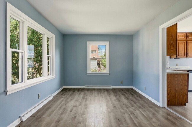 Building Photo - Cozy 2-Bedroom Home with Bonus Room & Fenced Yard!