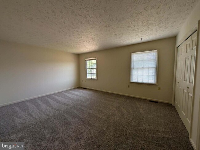 Building Photo - 414 Surrey Club Ln