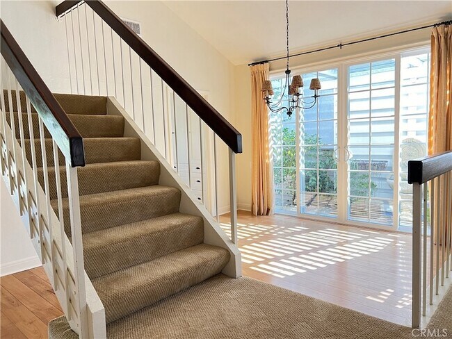 Building Photo - 24822 Via San Fernando