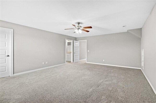 Building Photo - 4400 SW Eggersway Pl