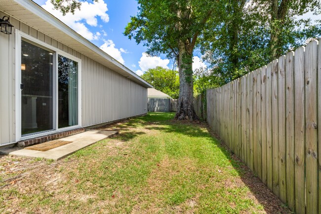 Building Photo - 8422 Rose Ave