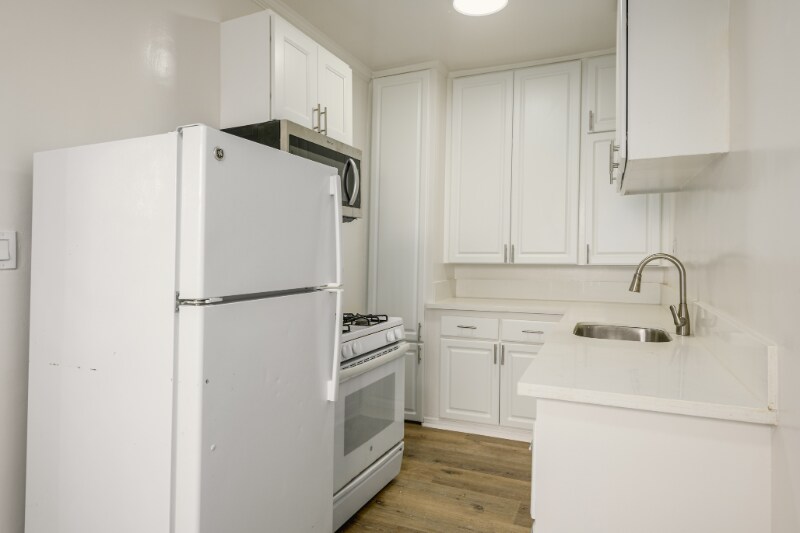 Building Photo - 1317 N Bronson Ave