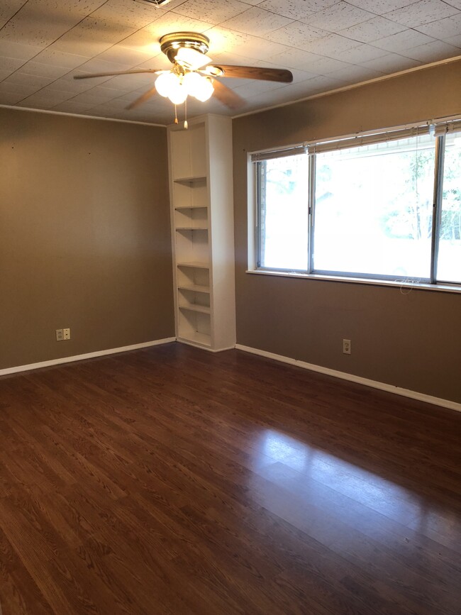 living room - 509 Wilmuth Street