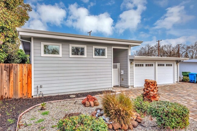 Building Photo - Modern Elegance & Effortless Style l 4BR Santa Clara Home