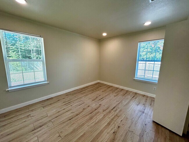 Building Photo - 1005 W MLK #A