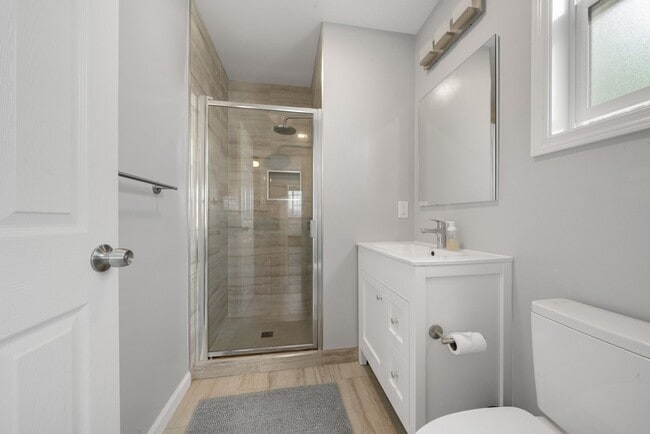 Building Photo - Charming Home In NE Richmond!