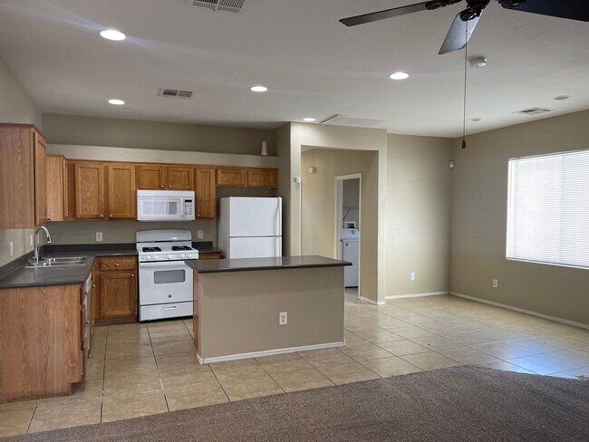 Building Photo - 4348 Santa Clarita Ave