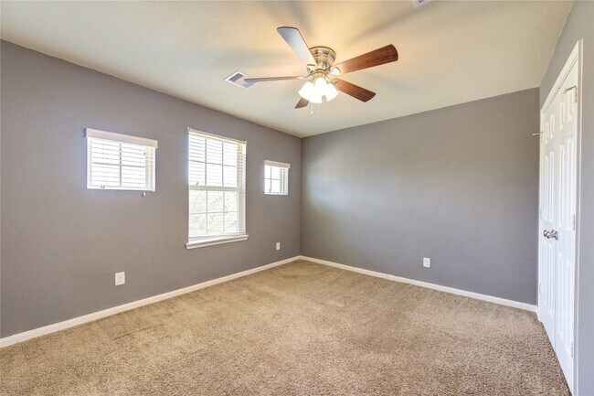 Building Photo - 15727 Whisper Woods Dr