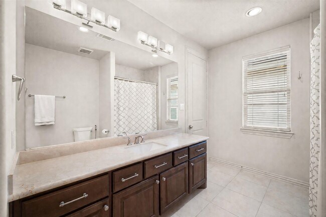 Building Photo - 2422 Camden Creek Ln