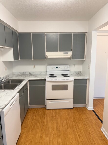 Building Photo - 1913 W 1st St