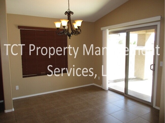 Building Photo - Beautiful Home in Shamrock Estates!