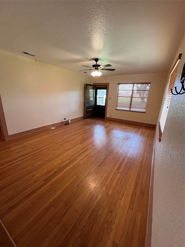 Building Photo - 1527 Boling Dome Dr