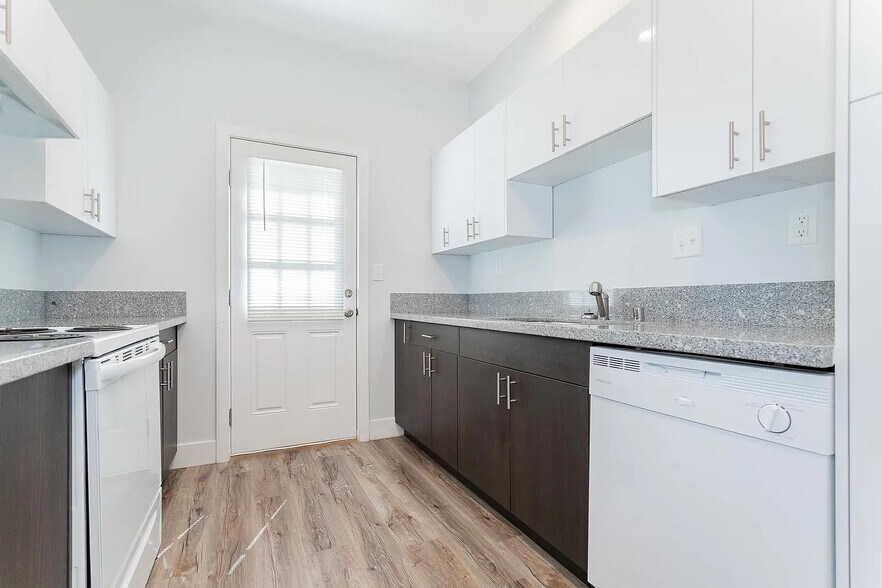 Building Photo - 1641 S Dandelion St