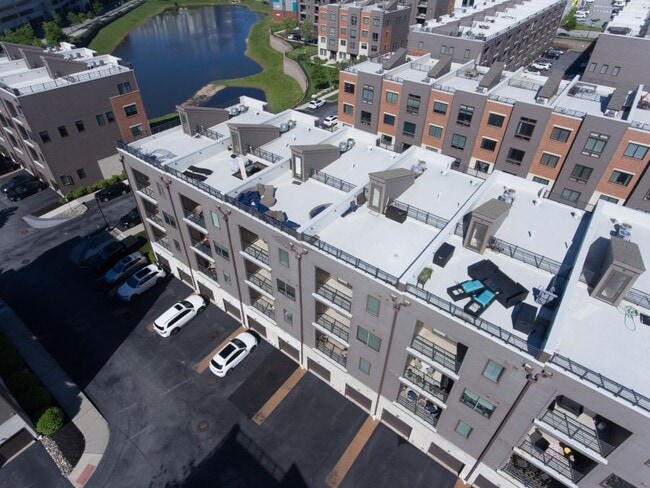 Building Photo - 609 Lakeview Ct