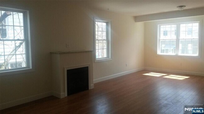 Building Photo - 110 39th St
