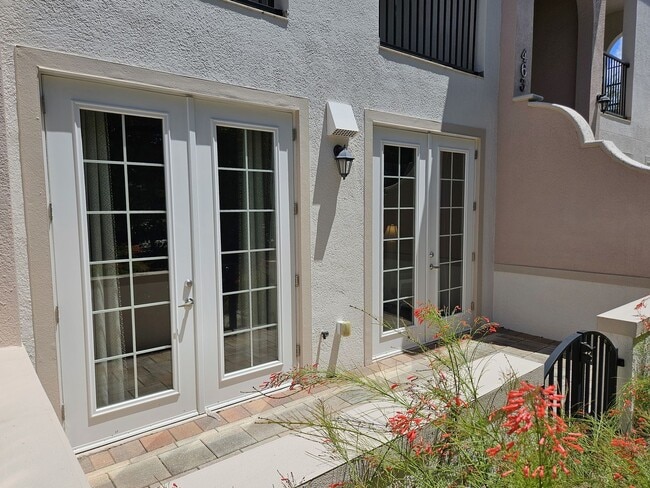 Building Photo - 461 Nokomis Ave S