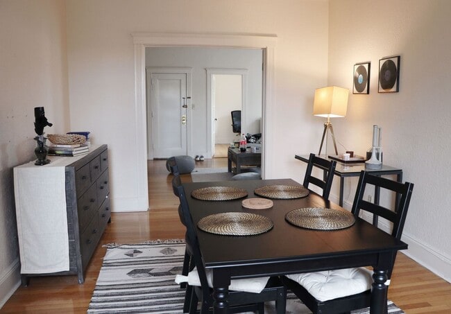 Building Photo - 3bed/1 bath in Brookline