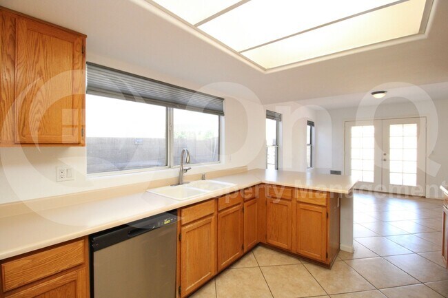 Building Photo - 1326 E Helena Dr