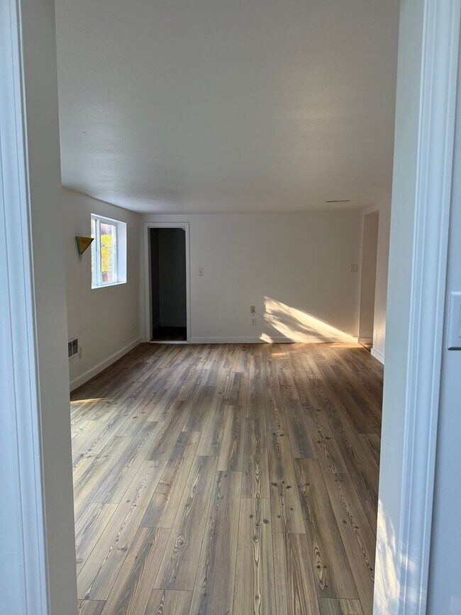 Building Photo - 1431 Central Ave