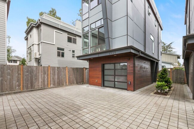 Building Photo - 3Bd/3Ba Seattle Townhome