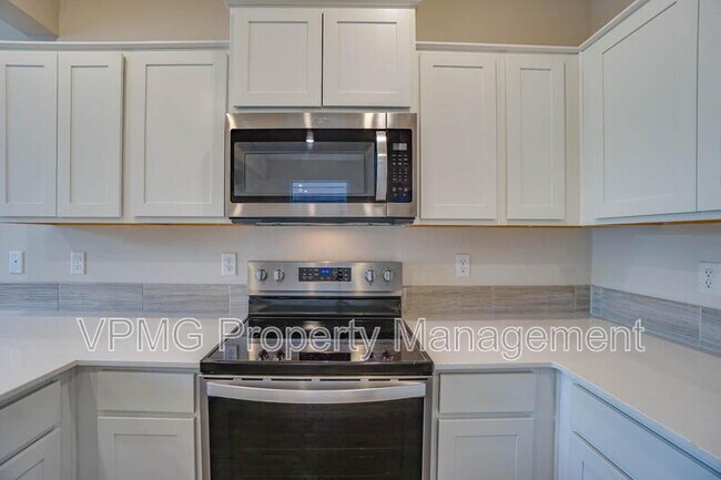 Building Photo - 2628 NE 117th Pl