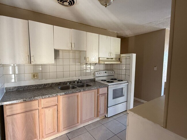 Building Photo - House for rent